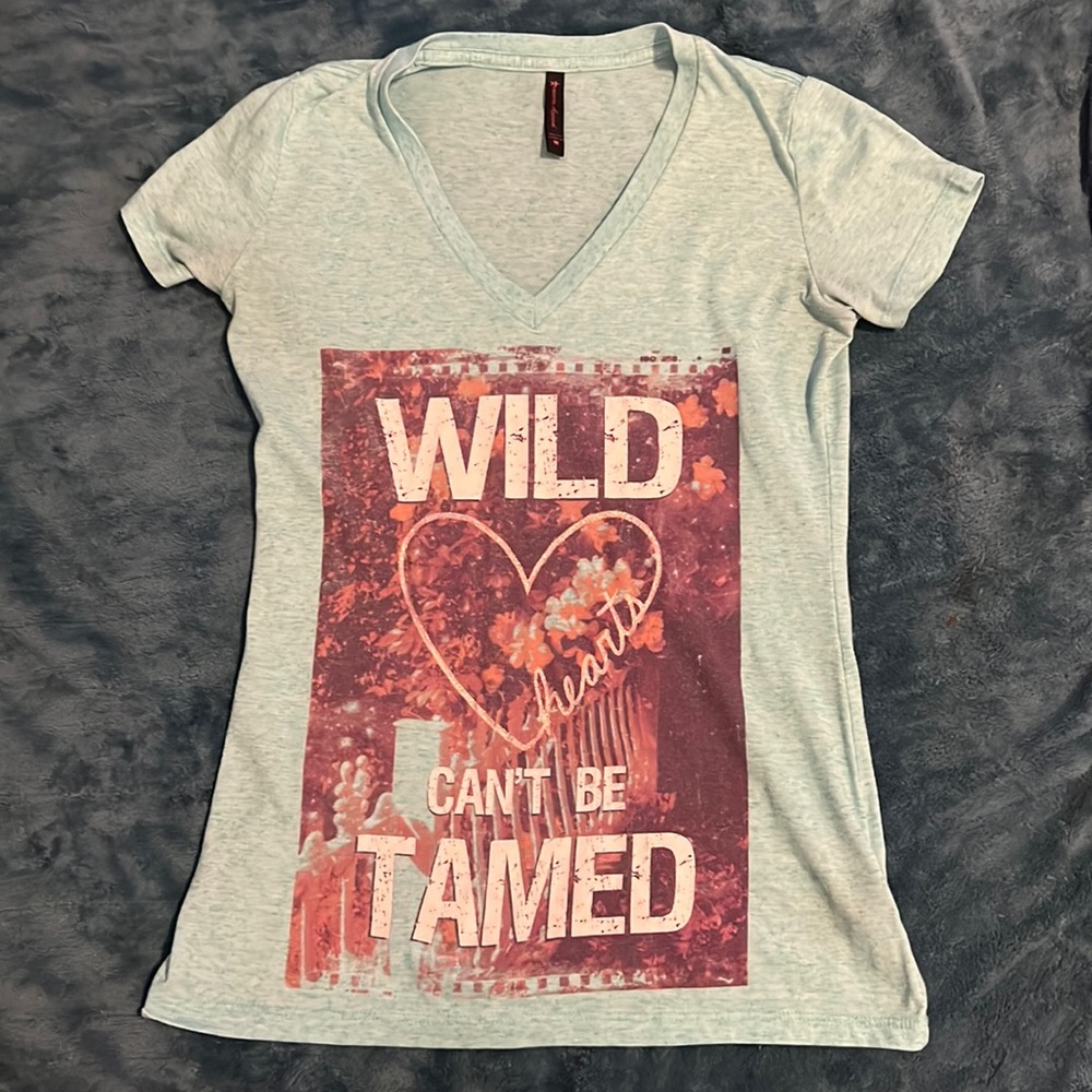 Hybrid Apparel, women’s medium graphic tee.